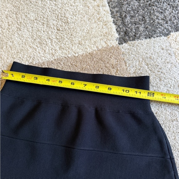 BCBGMaxAzria Black Pencil Skirt Bandage Stretchy Knit Large - Picture 4 of 6